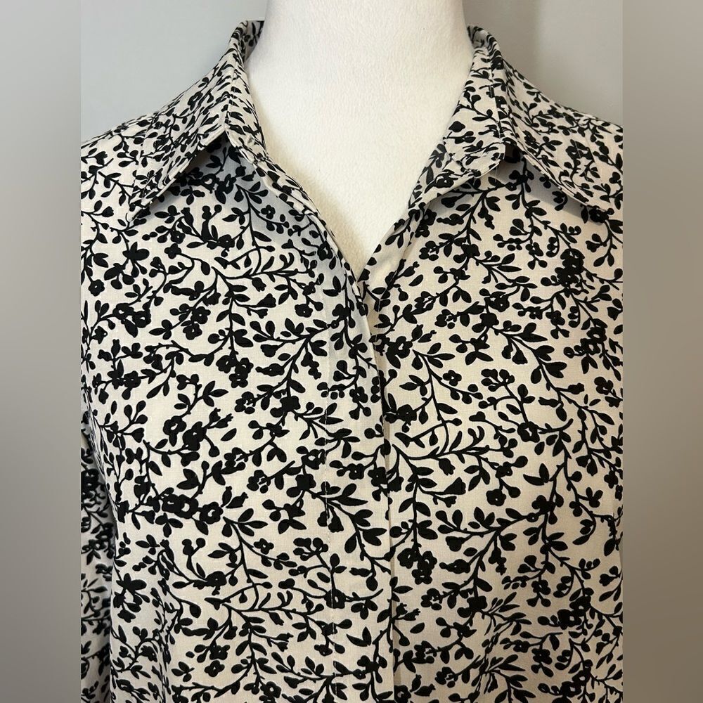UnTuckit for her women’s black and white floral blouse size 6 BIN I - Picture 4 of 8